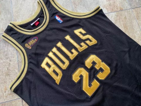Regata NBA Chicago Bulls Retrô 1997 - 1998 Mitchell & Ness Authentic Jordan 23 - Preta